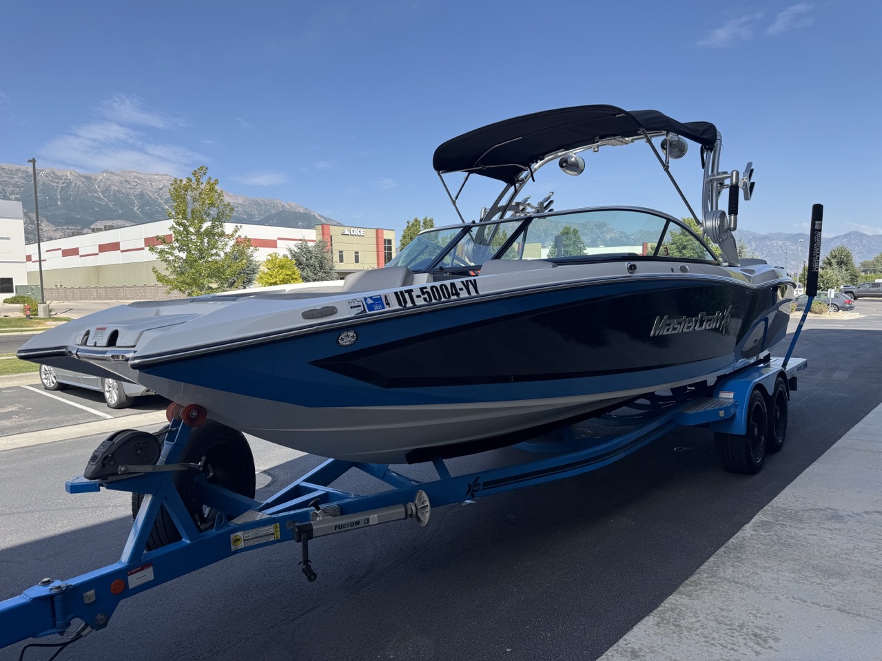 2017 Mastercraft X46 loaded with Big Motor Icon